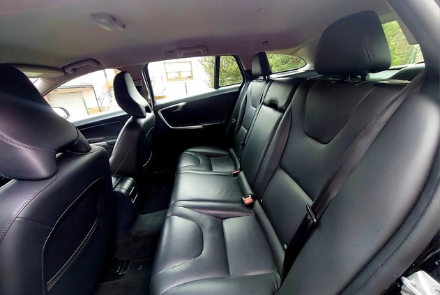 Volvo V60 cena 48300 przebieg: 177000, rok produkcji 2015 z Prudnik małe 121